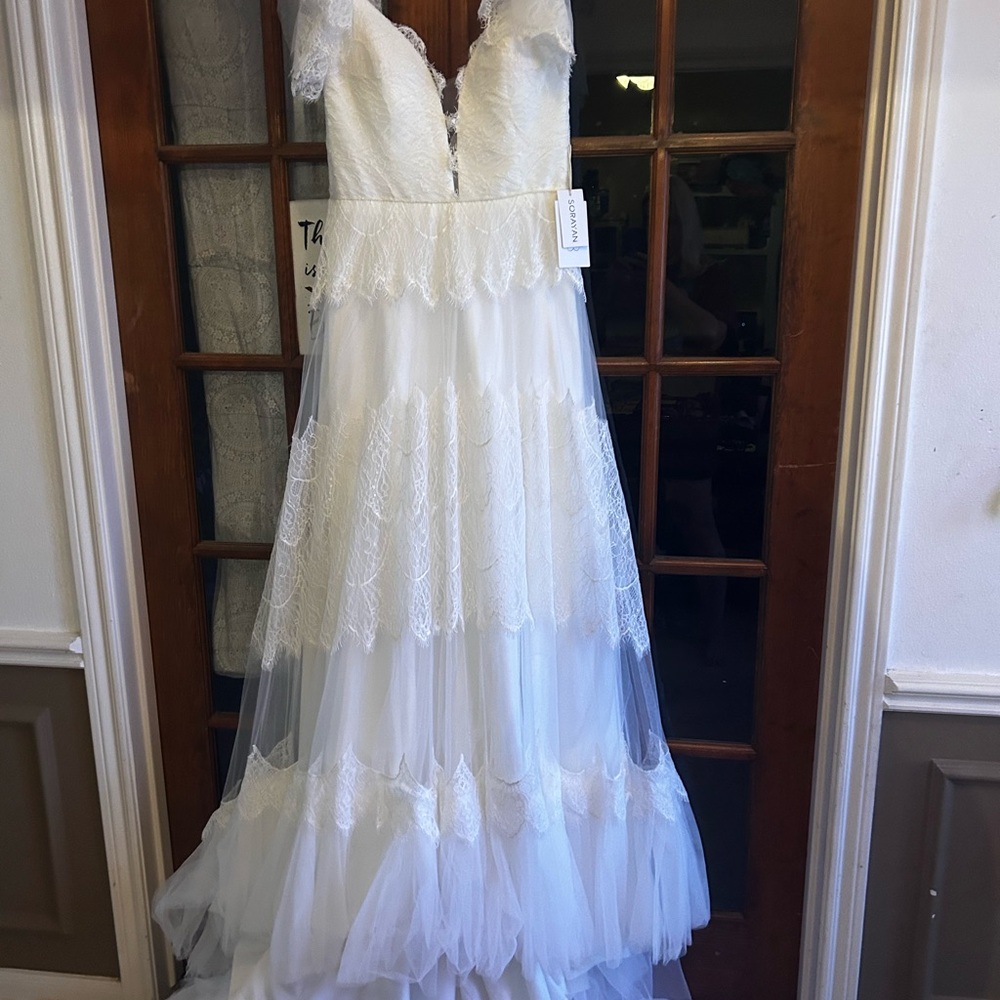 Elegant White Lace Wedding Dress